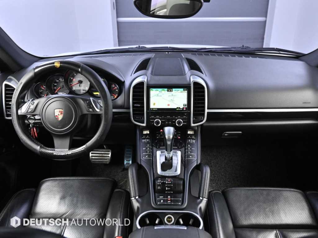 Porsche Cayenne — photo 07