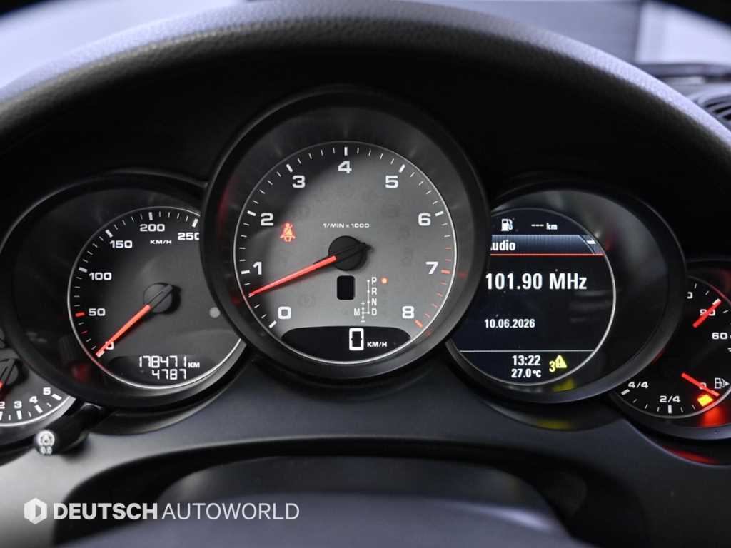 Porsche Cayenne — photo 08