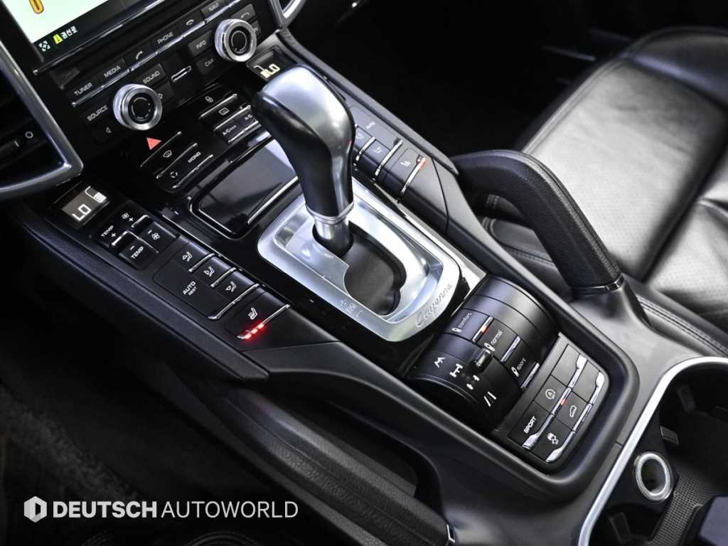 Porsche Cayenne — photo 09