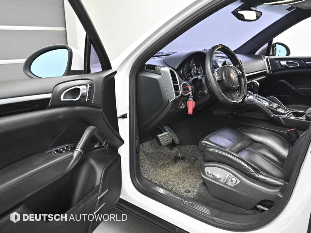 Porsche Cayenne — photo 11