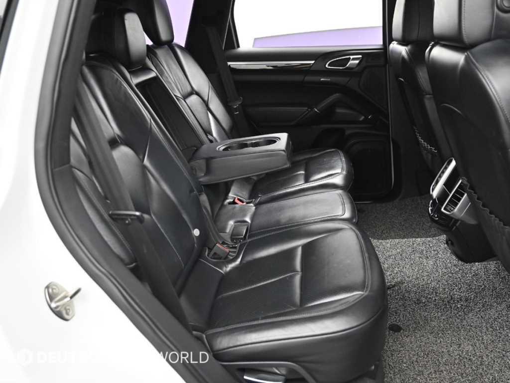Porsche Cayenne — photo 12