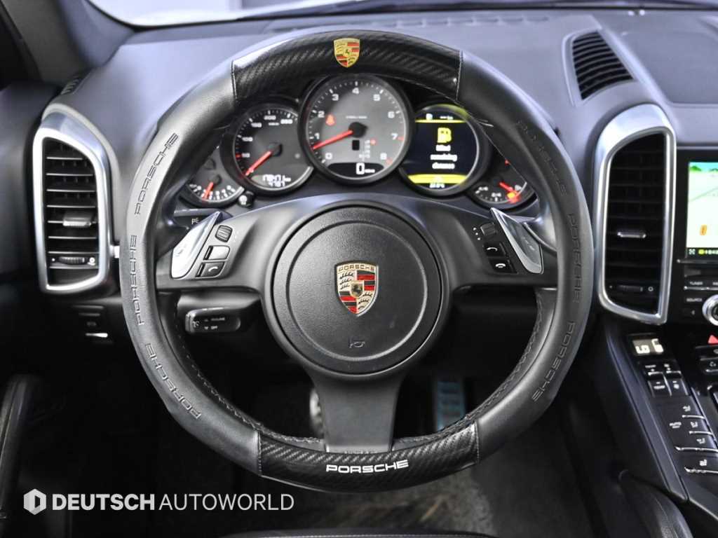 Porsche Cayenne — photo 13