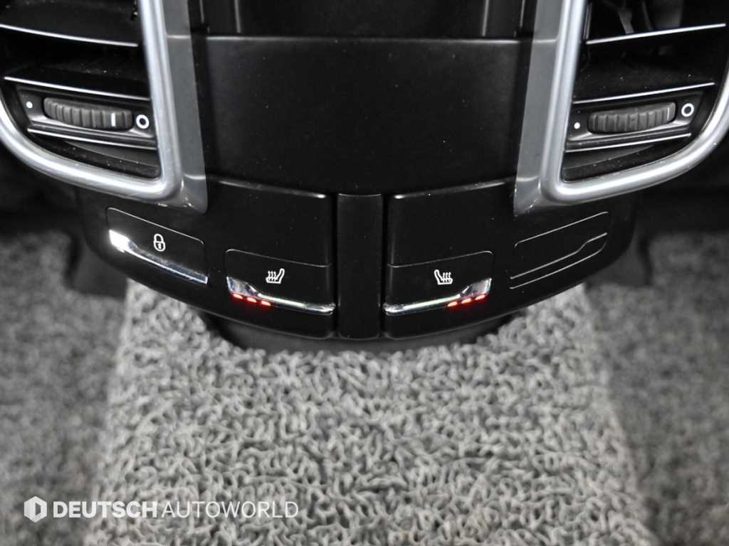 Porsche Cayenne — photo 16