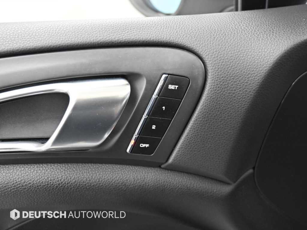 Porsche Cayenne — photo 17