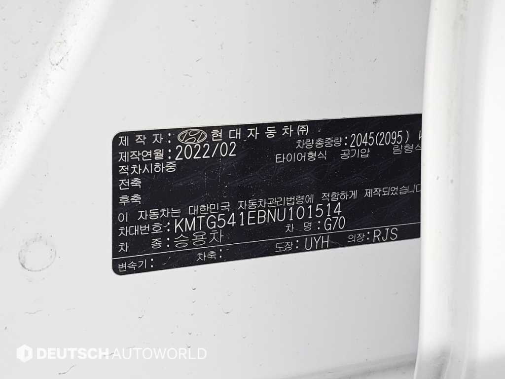 Genesis G70 — photo 20