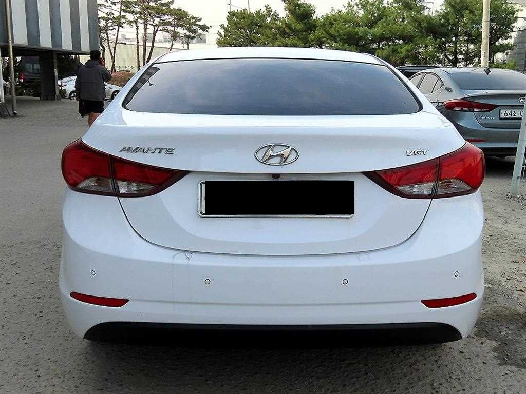 Hyundai Avante — photo 04