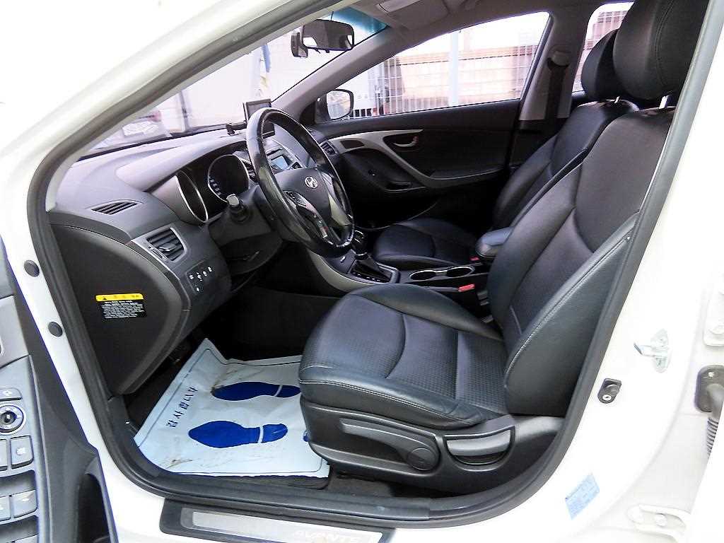 Hyundai Avante — photo 05