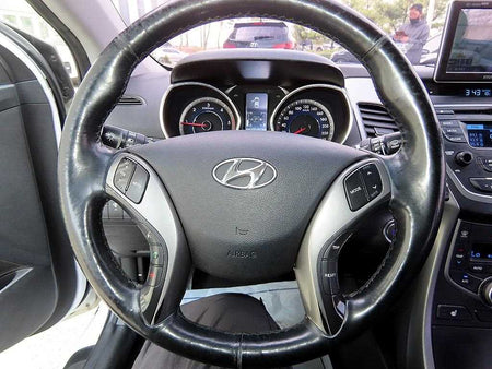 Hyundai Avante — photo 08