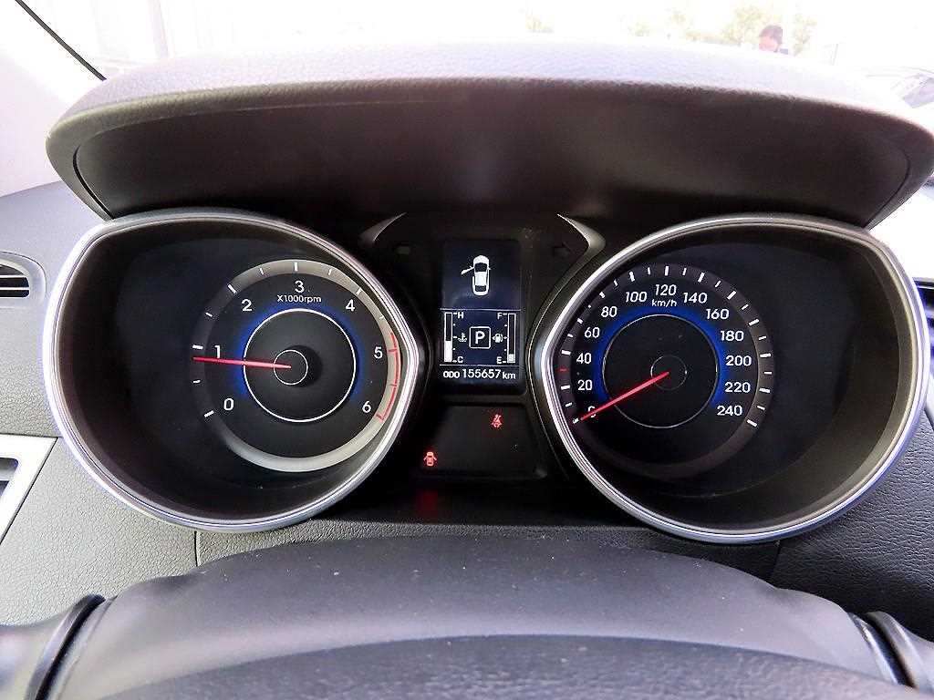 Hyundai Avante — photo 09