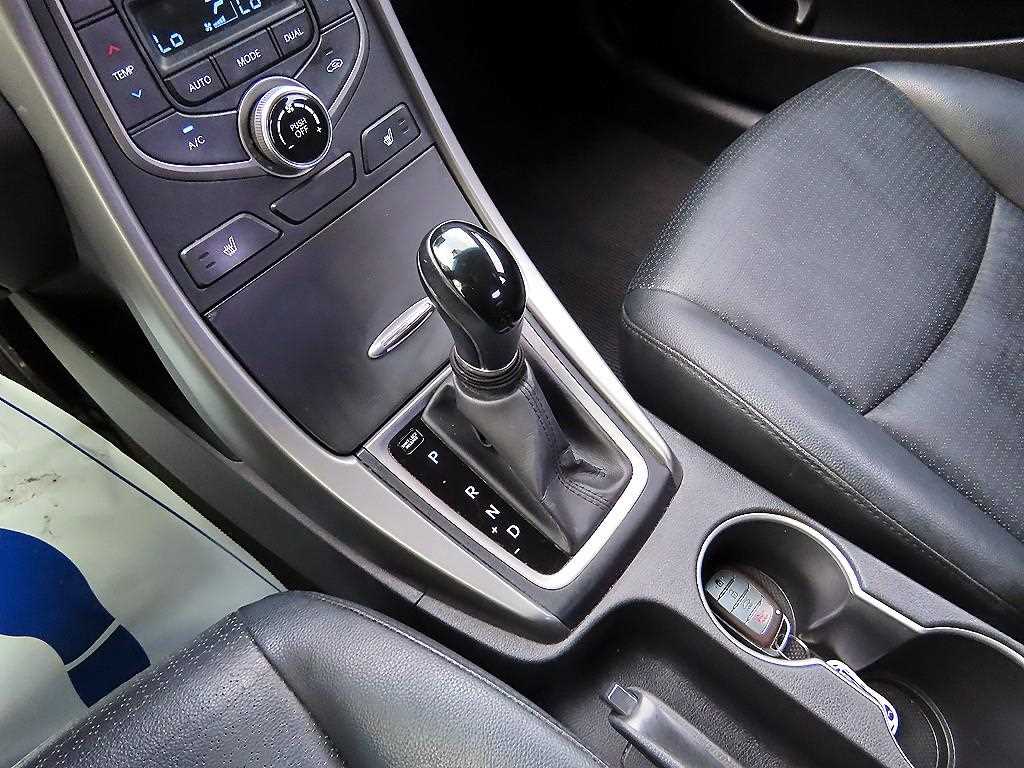 Hyundai Avante — photo 10