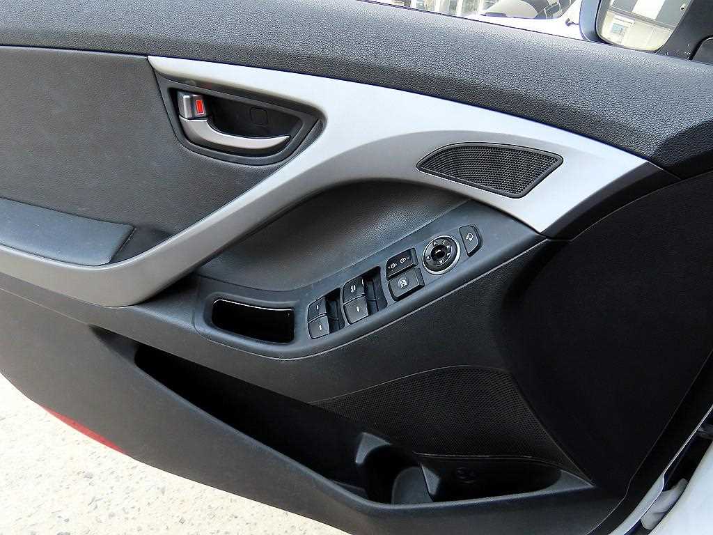 Hyundai Avante — photo 11