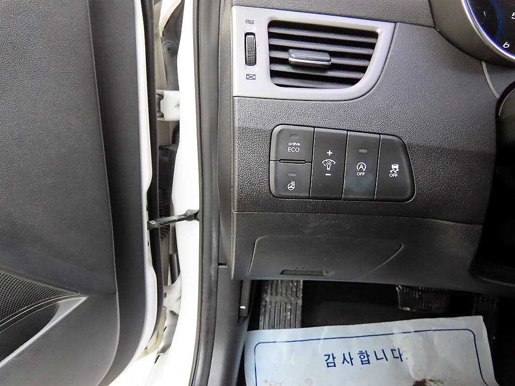 Hyundai Avante — photo 12