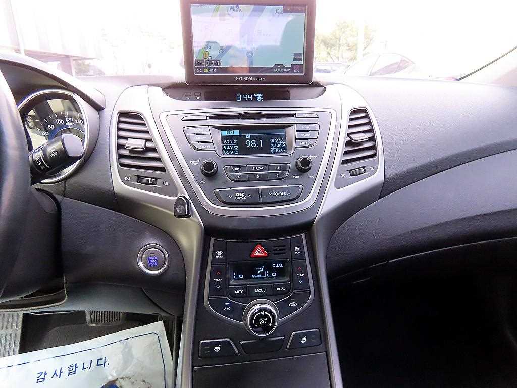 Hyundai Avante — photo 13