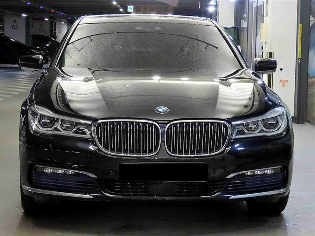 BMW 7-Series — photo 02