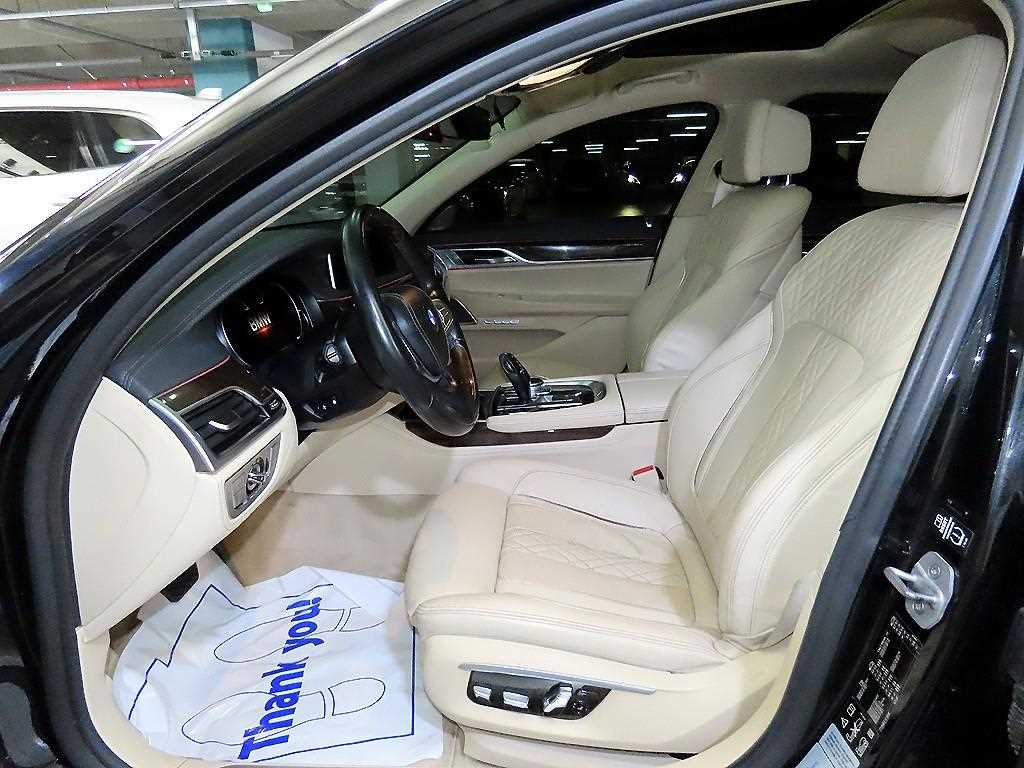 BMW 7-Series — photo 06
