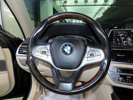 BMW 7-Series — photo 08