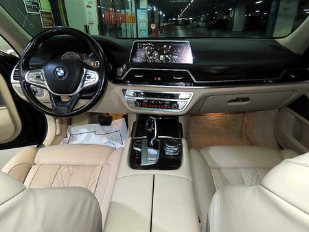 BMW 7-Series — photo 10