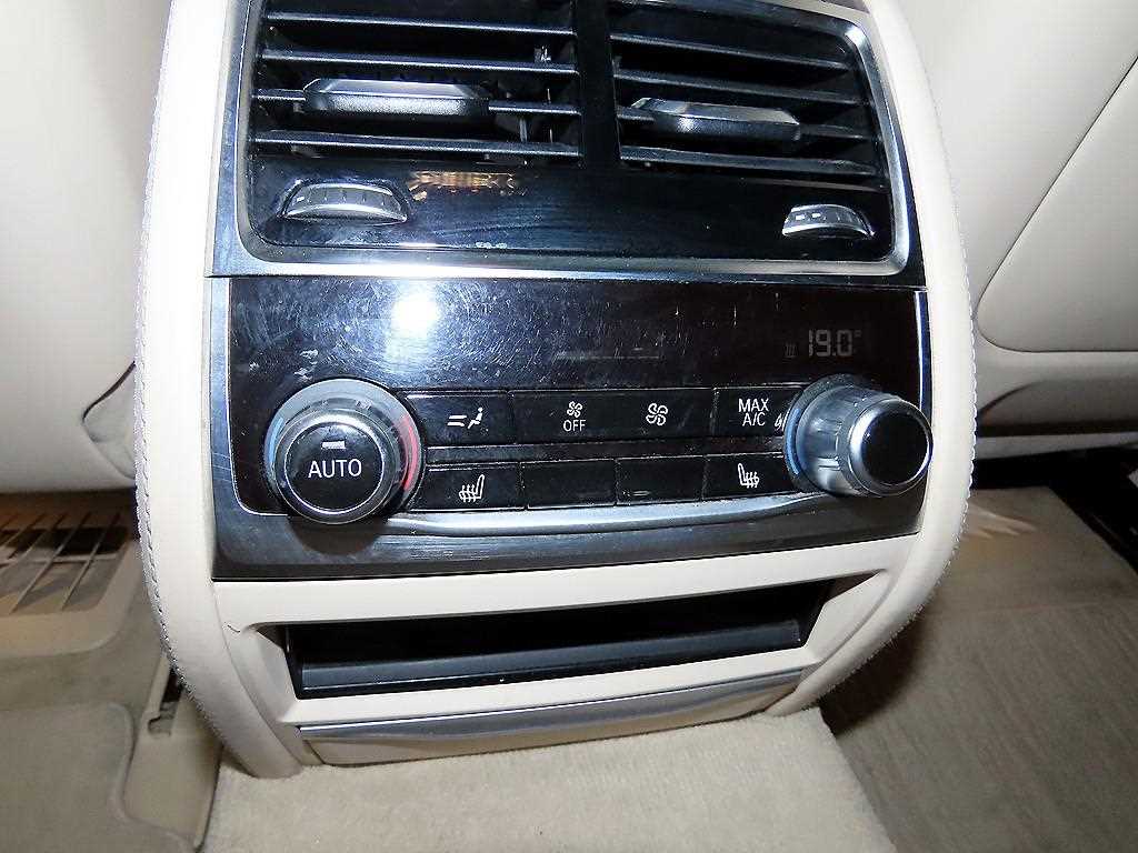 BMW 7-Series — photo 15