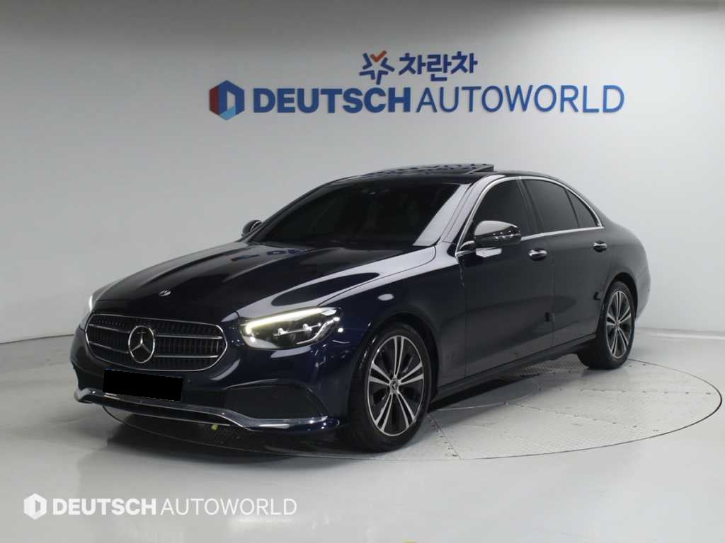 Mercedes-Benz E-Class — photo 01