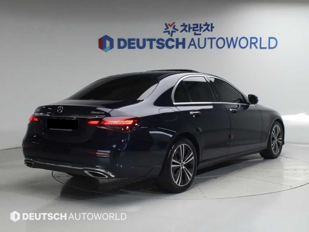 Mercedes-Benz E-Class — photo 02