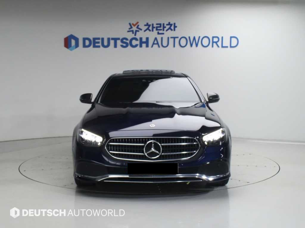 Mercedes-Benz E-Class — photo 03
