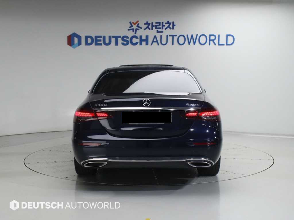 Mercedes-Benz E-Class — photo 04