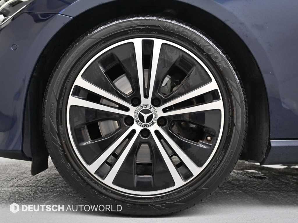 Mercedes-Benz E-Class — photo 05