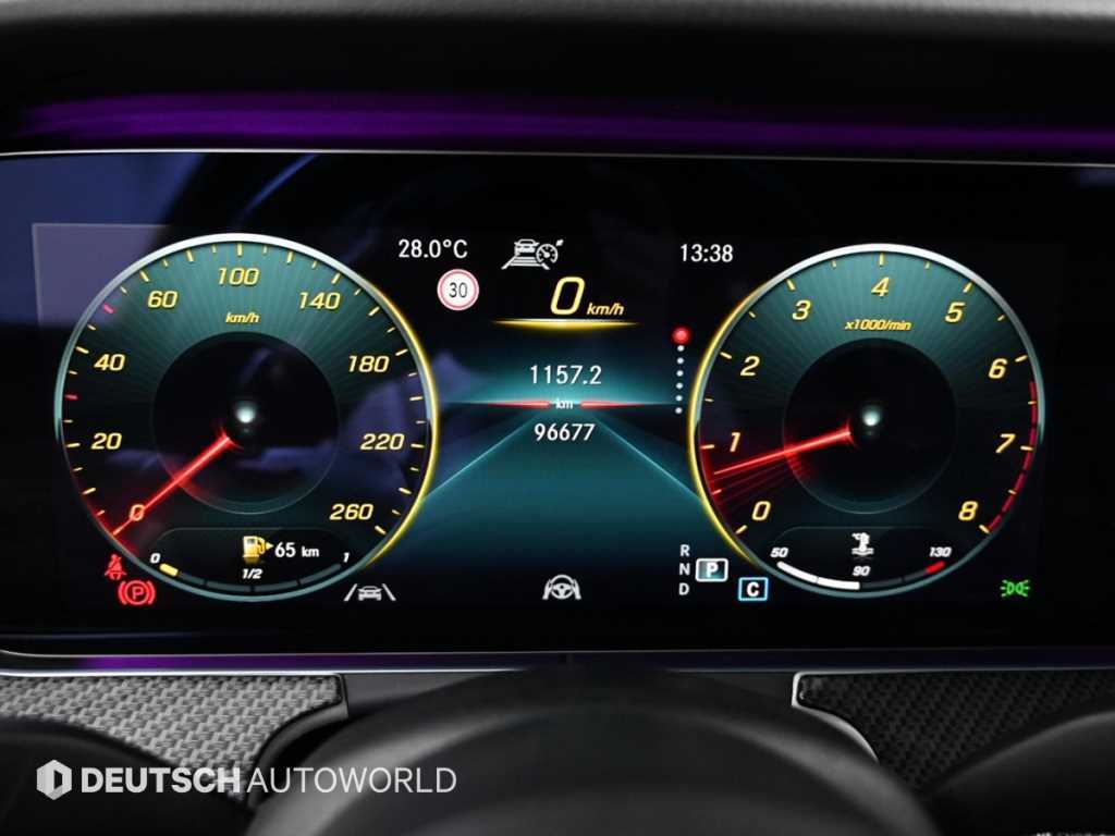 Mercedes-Benz E-Class — photo 08