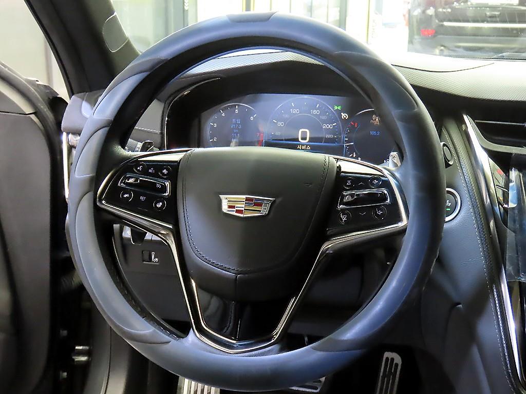 Cadillac CTS — photo 08