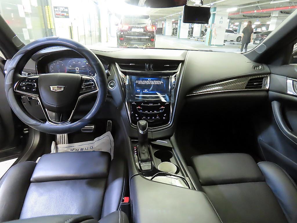 Cadillac CTS — photo 10