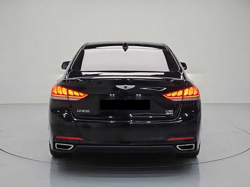 Hyundai Genesis — photo 03