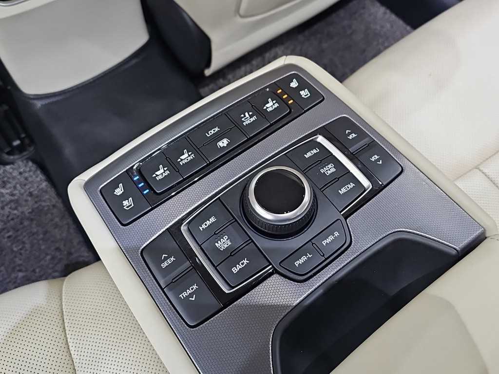 Hyundai Genesis — photo 13