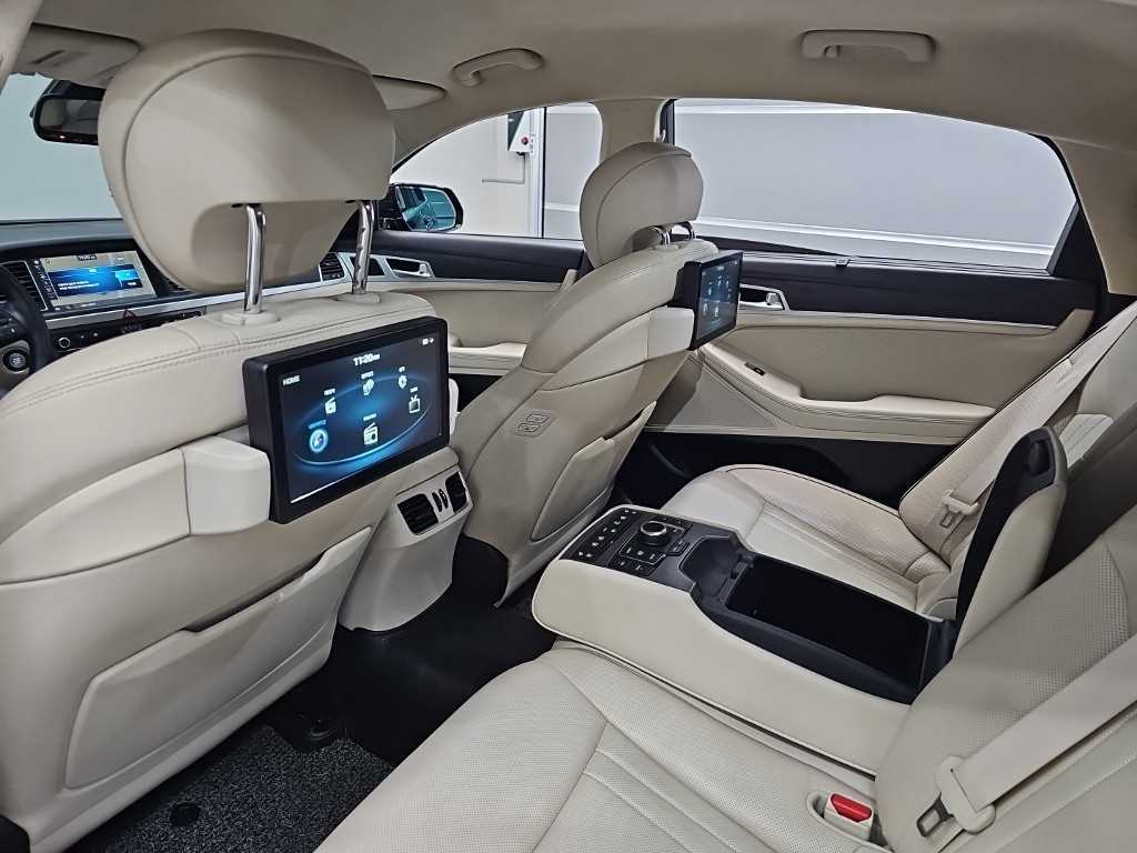 Hyundai Genesis — photo 15