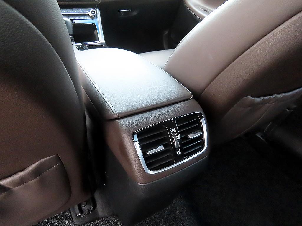 Hyundai Grandeur — photo 18