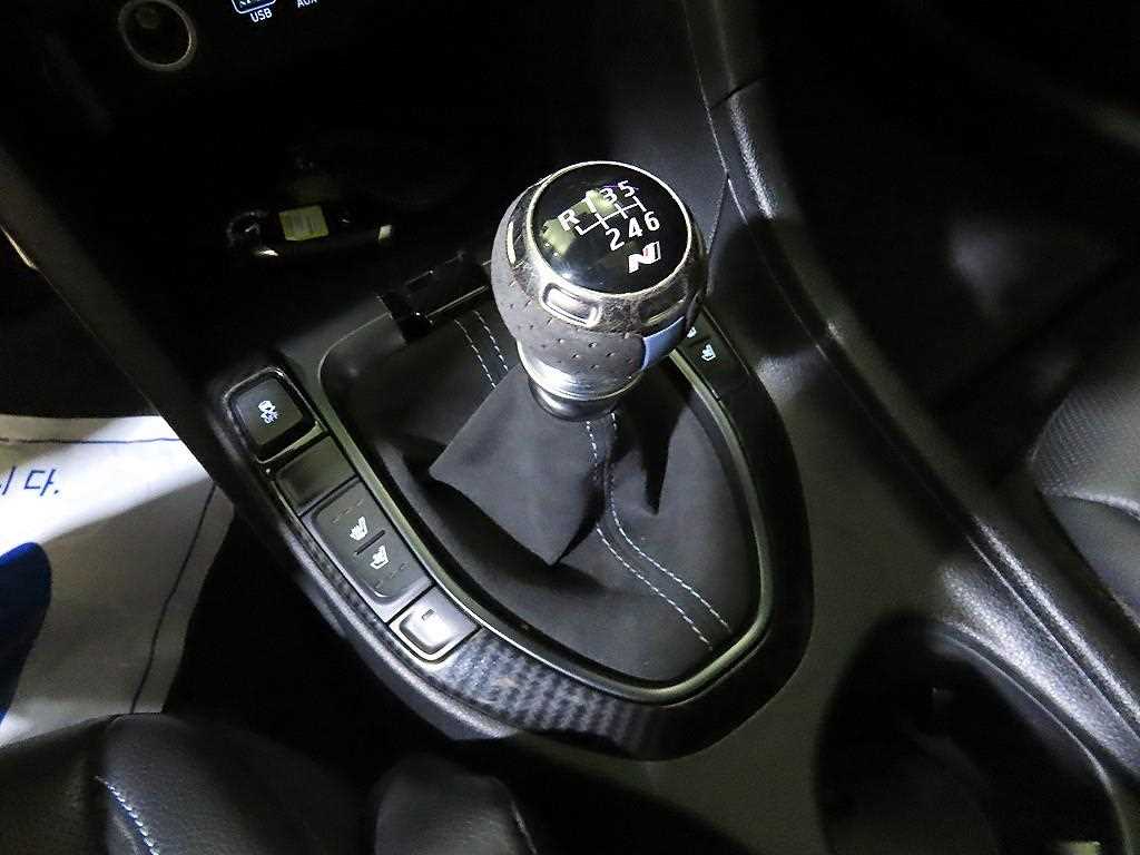 Hyundai Veloster — photo 12