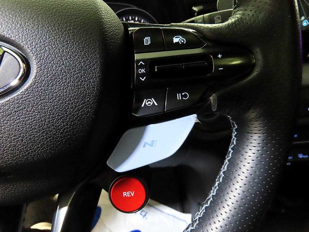 Hyundai Veloster — photo 14