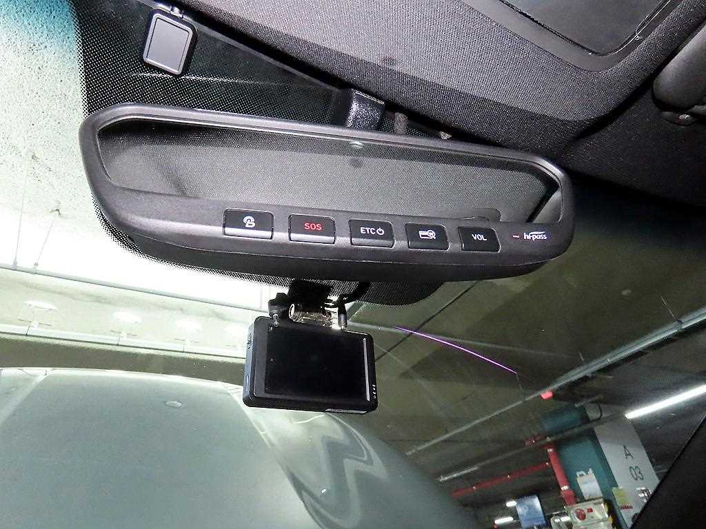 Hyundai Veloster — photo 16