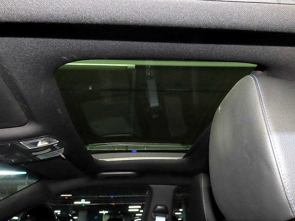 Hyundai Veloster — photo 17
