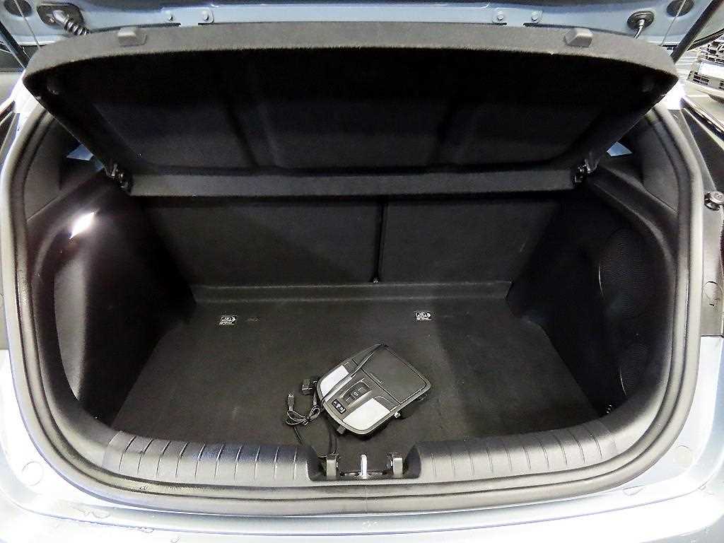 Hyundai Veloster — photo 18