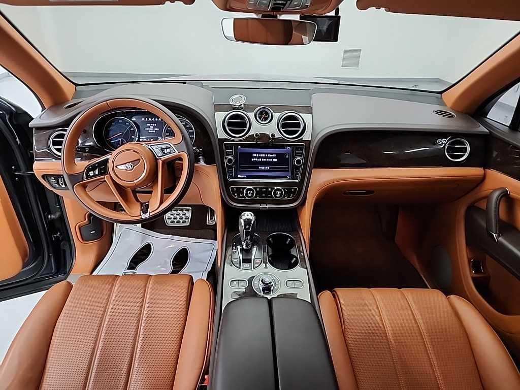 Bentley Bentayga — photo 07