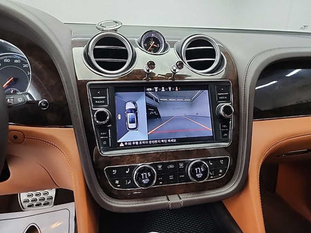Bentley Bentayga — photo 10
