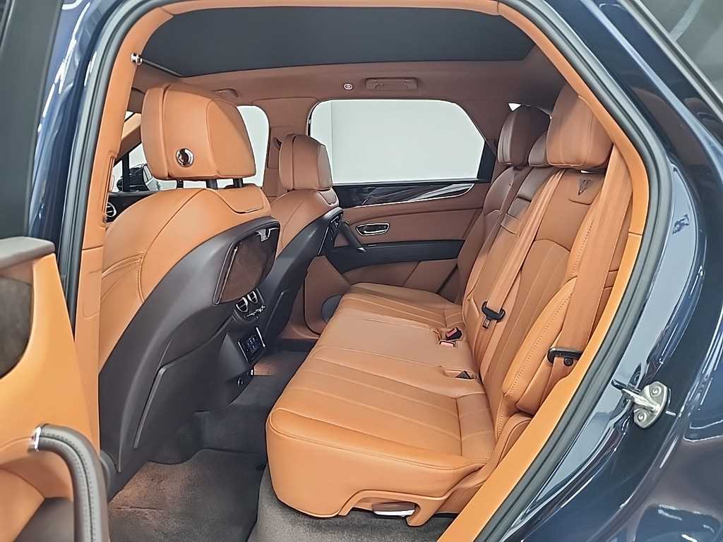 Bentley Bentayga — photo 12
