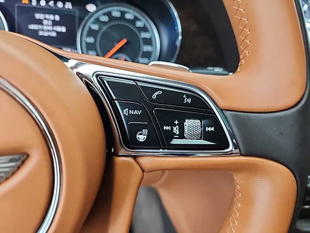 Bentley Bentayga — photo 18