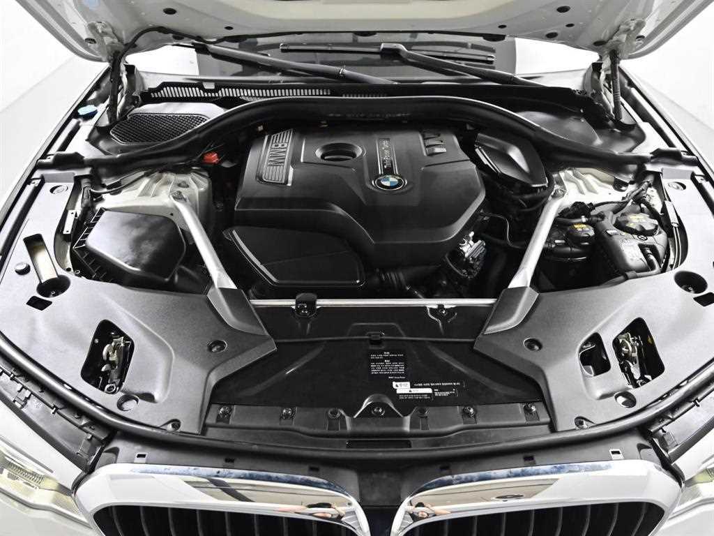 BMW 5-Series — photo 06