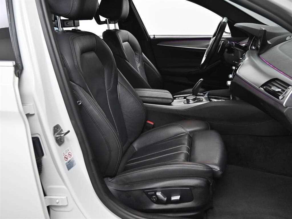 BMW 5-Series — photo 09