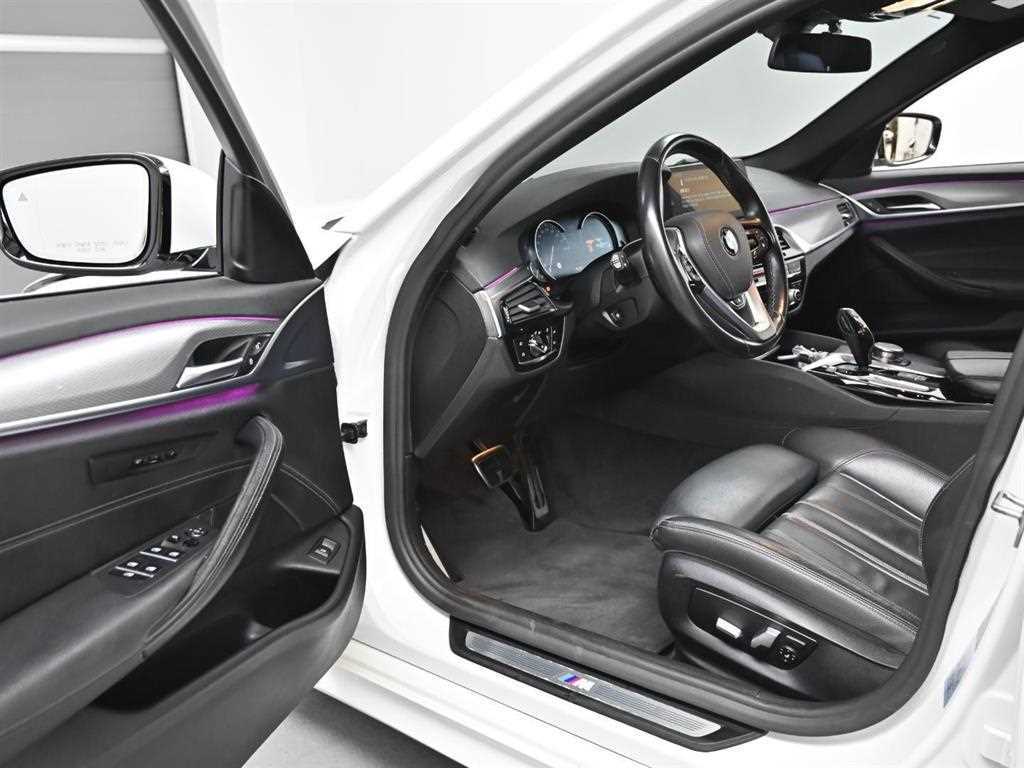 BMW 5-Series — photo 10