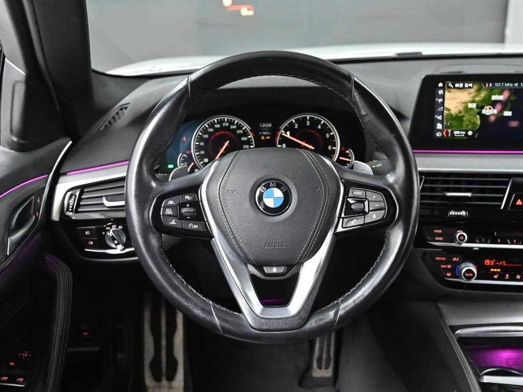 BMW 5-Series — photo 12