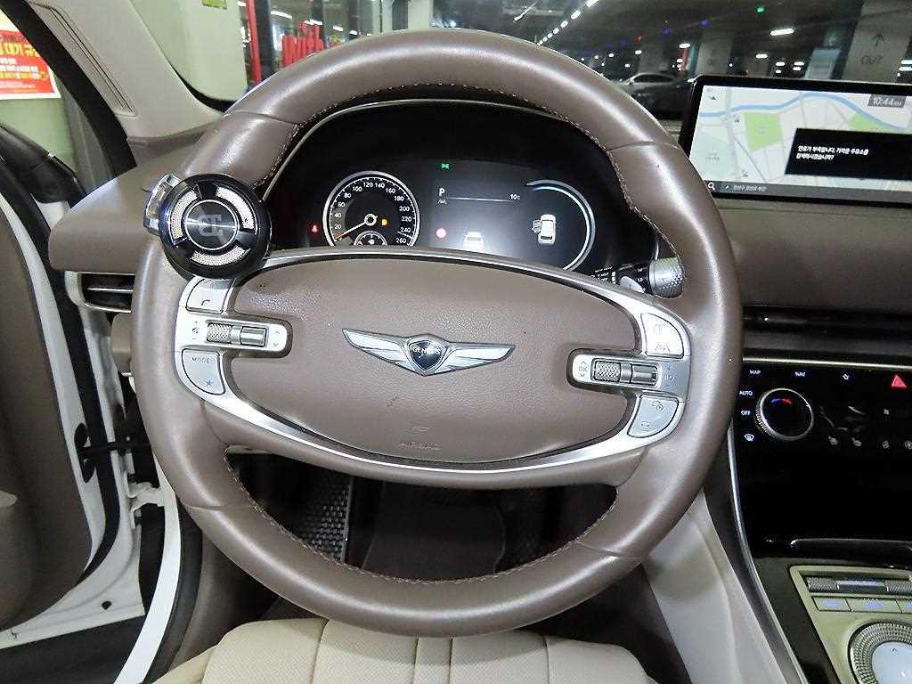Genesis GV80 — photo 08