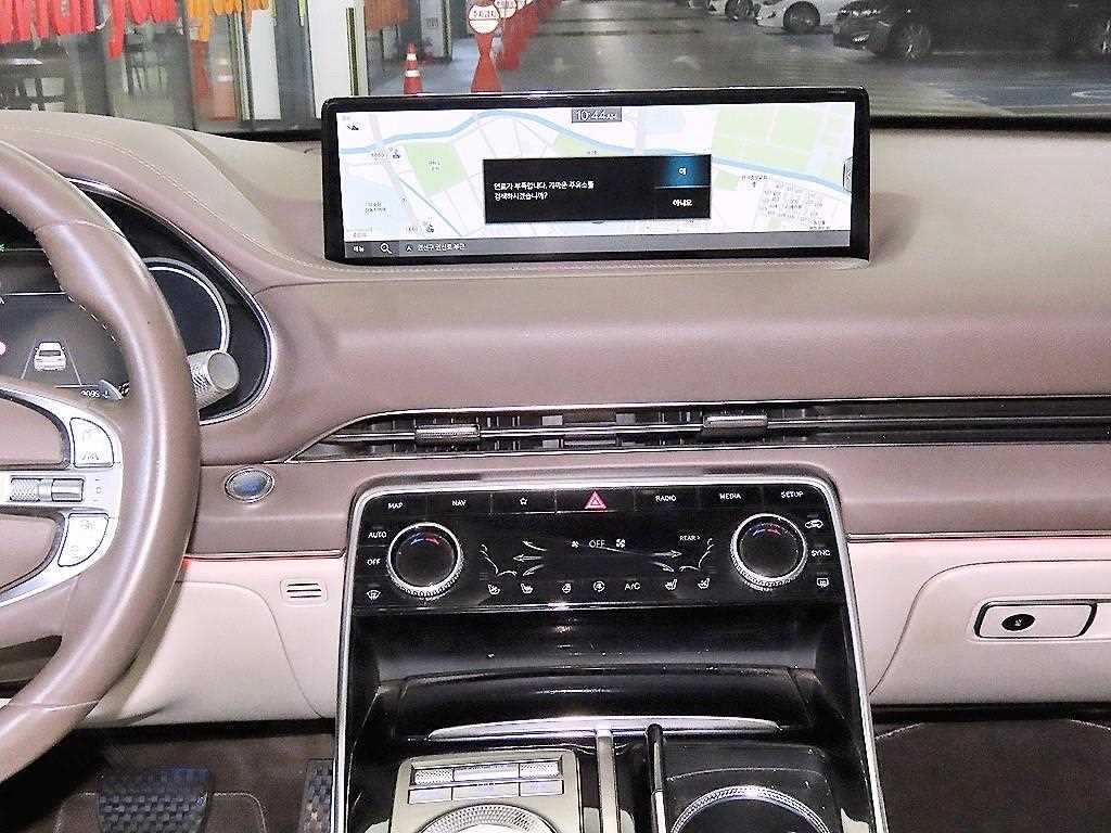 Genesis GV80 — photo 11