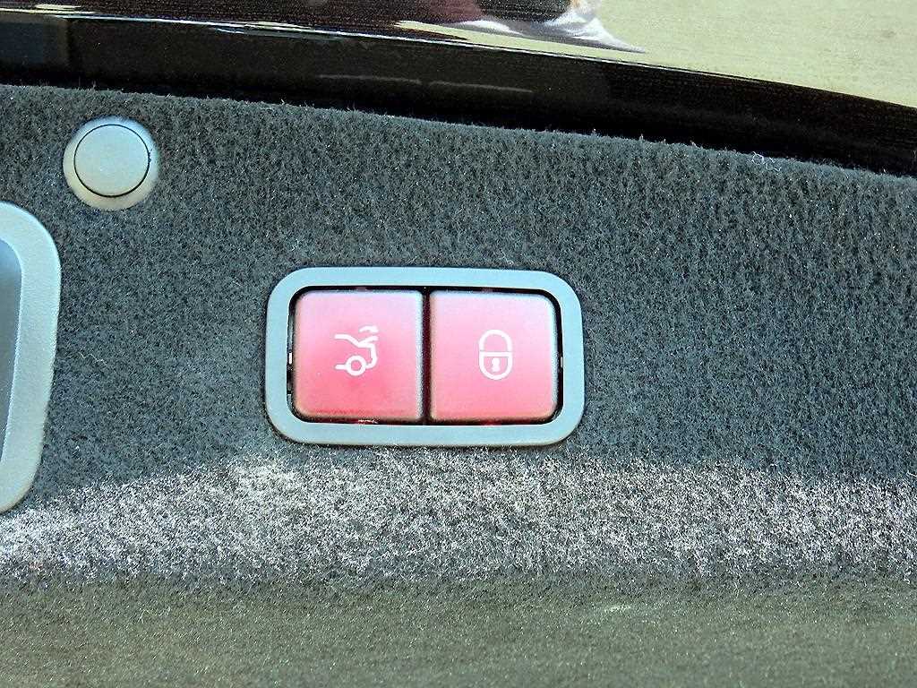 Mercedes-Benz S-Class — photo 16